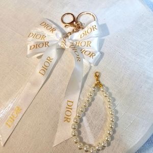 NWOT - satin ribbon keychain with bown and pearls dior print gold tone clip